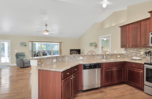 Sebastian Highlands House | 🍹🌞 Paradise Oasis! Beautiful Heated Pool, Pet Friendly, Wi-Fi, Near Beaches!