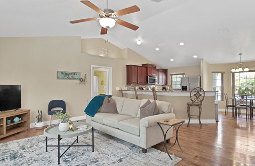 Sebastian Highlands House | 🍹🌞 Paradise Oasis! Beautiful Heated Pool, Pet Friendly, Wi-Fi, Near Beaches!