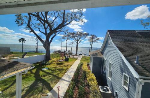 Leesburg Apartment | Paradise on Lake Harris Apt #202
