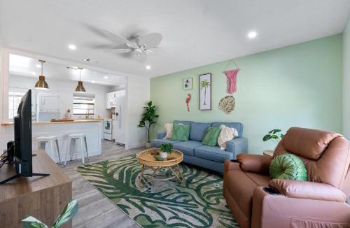 Coquina Gables Apartment | Paradise Palms- Tropic Suite- Pool - Steps to Ocean - 10 min to Downtown