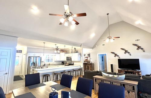 Eatonton House | Paradise Point on Lake Oconee with amazing views of the Lake!
