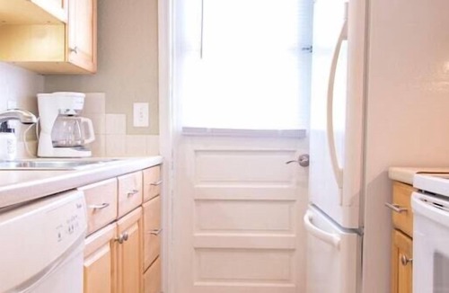 Pompano Beach Apartment | Paradise Shores #7 | 1 block to beach | perfect for remote work!