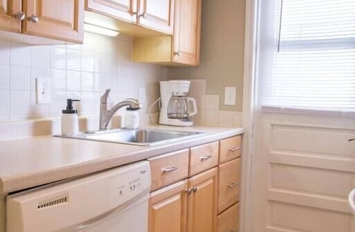 Pompano Beach Apartment | Paradise Shores #7 | 1 block to beach | perfect for remote work!