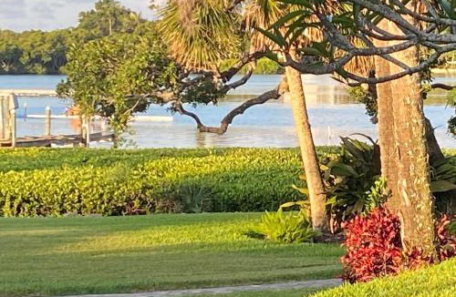 Sorrento Shores House | Paradise with a pool, pier and private beach area