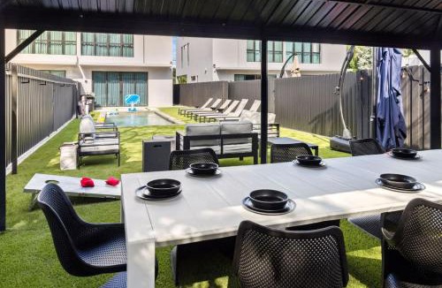 Buena Vista House | Parisian Vibe in Design District Miami with Private Pool BBQ Spacious Backyard