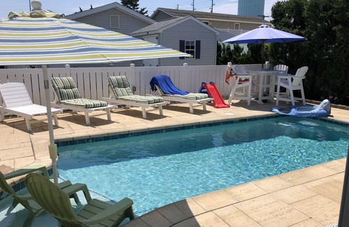 Stone Harbor Apartment | Park and Walk to Beaches, Bay, Shopping, Bars and Dining