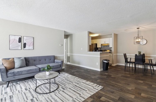 Ellenwood Apartment | Park at London G8 I Spacious 2 Bed 2 Bath