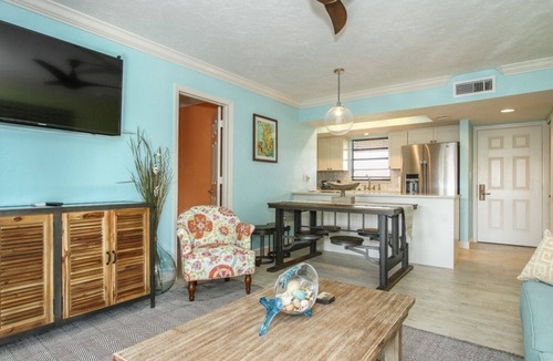 Park Shore Condo | Park Shore Resort-Stunningly renovated; 1.25 miles to Beach! High Speed Internet