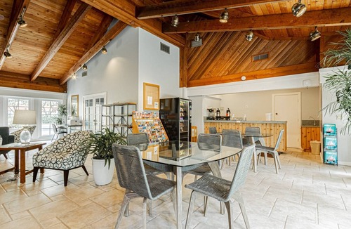 Park Shore Condo | Park Shore Resort-Stunningly renovated; 1.25 miles to Beach! High Speed Internet