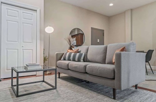 Chinatown Apartment | Parking | 1000 Sq Ft | King Beds | 15' Ceilings