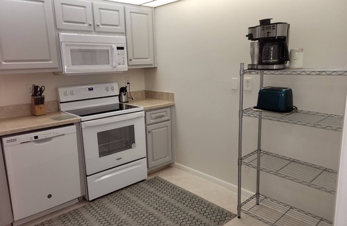 Park Shore Condo | Parkshore Beach Access 3 BR in Beautiful Naples FL