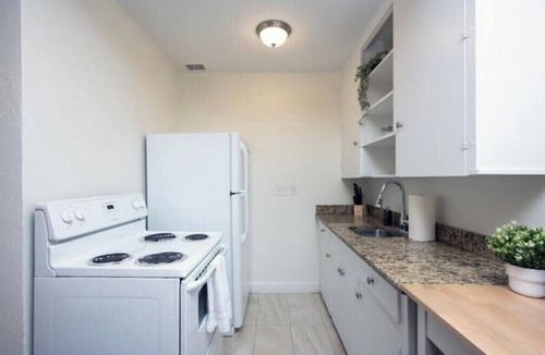 Historic Uptown Apartment | Parkside Duo