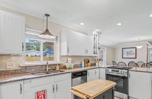 Beaufort House | Parris Island 10 min - Pet friendly Home + Yard