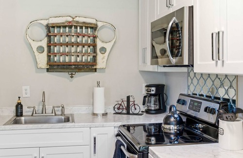 Franklin House | Pasture Bedtime - Great Location!