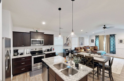 Arcadia House | Patio & Fire Pit! Dog-Friendly Spartanburg Home