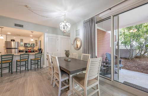 Baytowne Wharf Condo | Patio ~ Fully Equipped Kitchen ~ Community Pool ~ Fitness Center