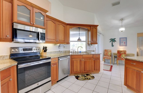Long Meadow House | Patio & Grill! Canalfront Rotonda West Golf Escape