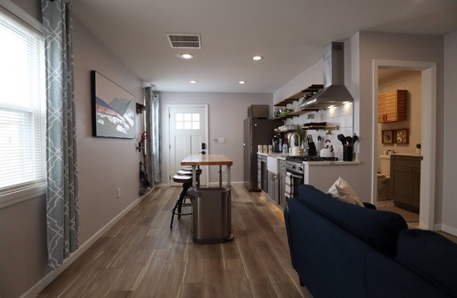 Bellmawr Apartment | ★Patio★Parking★300Mbps★15min->AirPort&CenterCity★