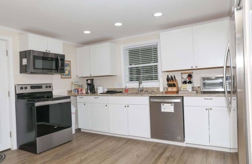 Burks Fork House | Peace and Pinecones Cottage by Buffalo Mtn Getaway