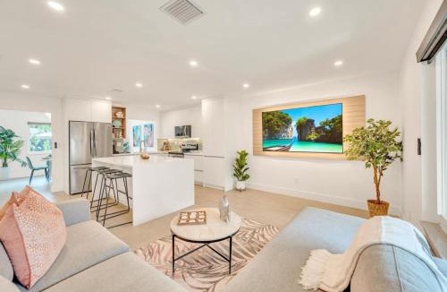 Plantation House | Peace, Pool, Golf and Sunshine, 15 Min to Beach