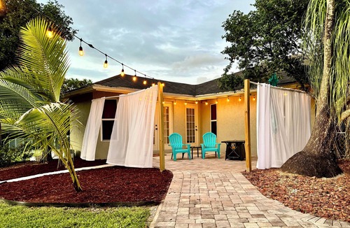 Palm Beach Country Estates Apartment | Peaceful 1 bdrm ensuite w/pool & private entrance in sunny Palm Beach Gardens