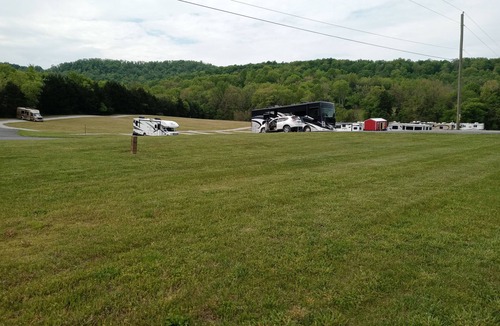 Woodbury RV Rental | Peaceful 2-bedroom campground perfect for relaxing stays in Woodbury