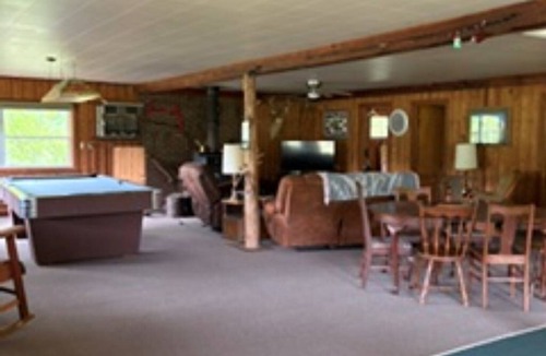 Unity Cabin | Peaceful 2-bedroom cabin with AC in welcoming Villa Ridge