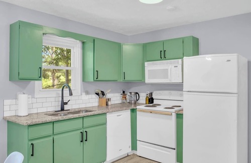 Parker House | Peaceful 2BR | King Bed | Near DT Greenville