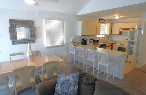 Gardens House | Peaceful 2nd-Floor Getaway, Quiet Central Location, Walk to Beach & Bay