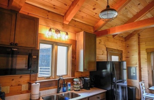 Pacific Cabin | Peaceful and cozy equestrian saturated retreat