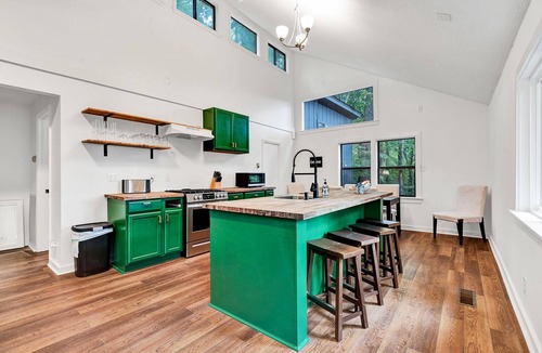 Sewanee House | Peaceful Bluff Bungalow in The Woods
