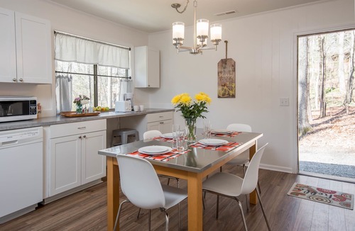Hendersonville Cabin | Peaceful cabin near downtown