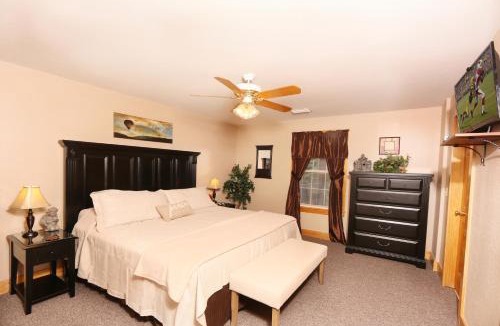 Pigeon Forge Apartment | Peaceful Condo for your perfect Mountain Getaway