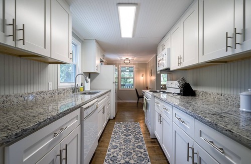 Blue Ridge Cottage | Peaceful Cottage 10 minutes from Mercier Orchards