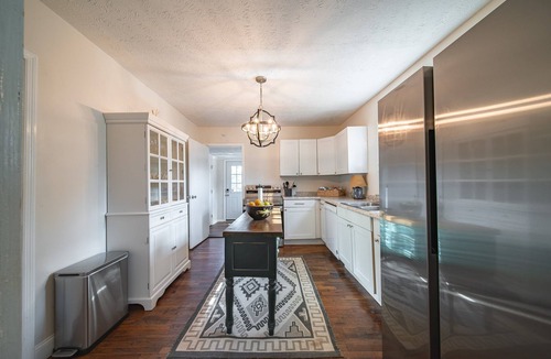 Hamilton House | Peaceful Country Home With Stylish Comforts