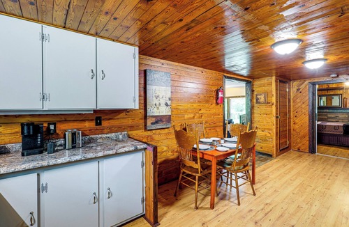 Lenoir Cabin | Peaceful + Cozy Cottage on Over 7 Acres w/Creek