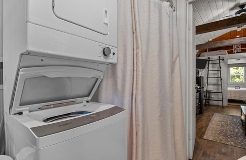 Camden House | Peaceful Cozy Tiny Home-Fast Wifi-Near TN River-Fire Pit-Close to Town