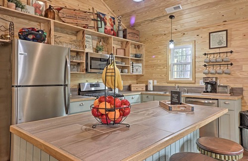 Heflin Cabin | Peaceful Family Cabin on 10 Acres w/Game Room!