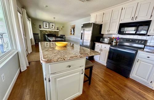 Conover Cottage | Peaceful, Family-friendly Lakefront cottage, sandy beach, quiet cove, w/dock