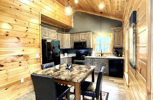 Tellico Plains Cabin | Peaceful family cabin near fishing with over 100 acres of mountain and field trails to explore!