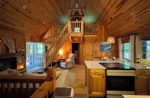 Tiger House | Peaceful Gated Retreat on Murray Cove