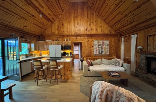 Tiger House | Peaceful Gated Retreat on Murray Cove