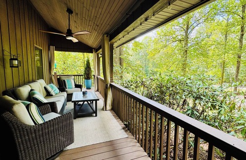 Tiger House | Peaceful Gated Retreat on Murray Cove