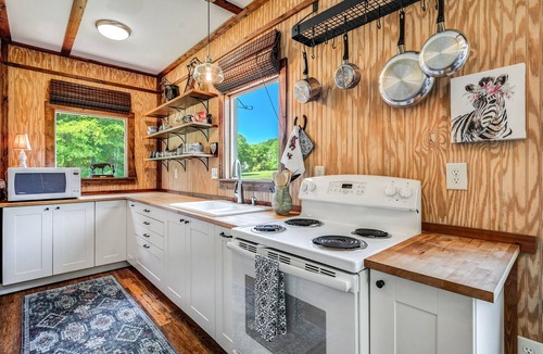 Athens House | Peaceful Getaway for Life's Simple Pleasures