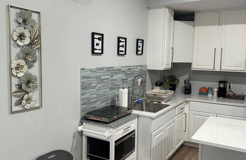 Orlando Apartment | Peaceful Haven Orlando - Spacious 1 bedroom apt with private entrance near UCF