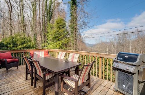 Hendersonville House | Peaceful Hendersonville Cabin - Hot Tub & Fire Pit