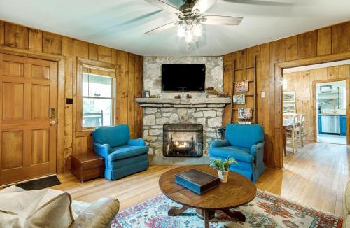 Hendersonville House | Peaceful Hendersonville Cabin - Hot Tub & Fire Pit