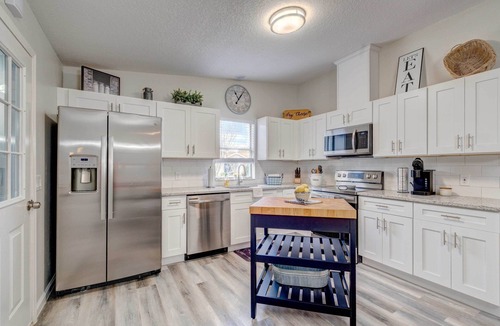 Del Mar House | Peaceful Lady Lake Home w/Screened-In Porch!