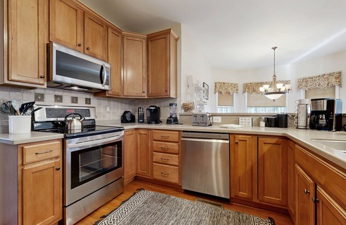 Livingston House | Peaceful lakeside retreat with hot tub, private pool, dock & paddle boards
