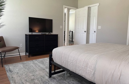 Pooler House | Peaceful & Lux home mins 2 St. Joesph/chandler Near Downtown Savannah Georgia